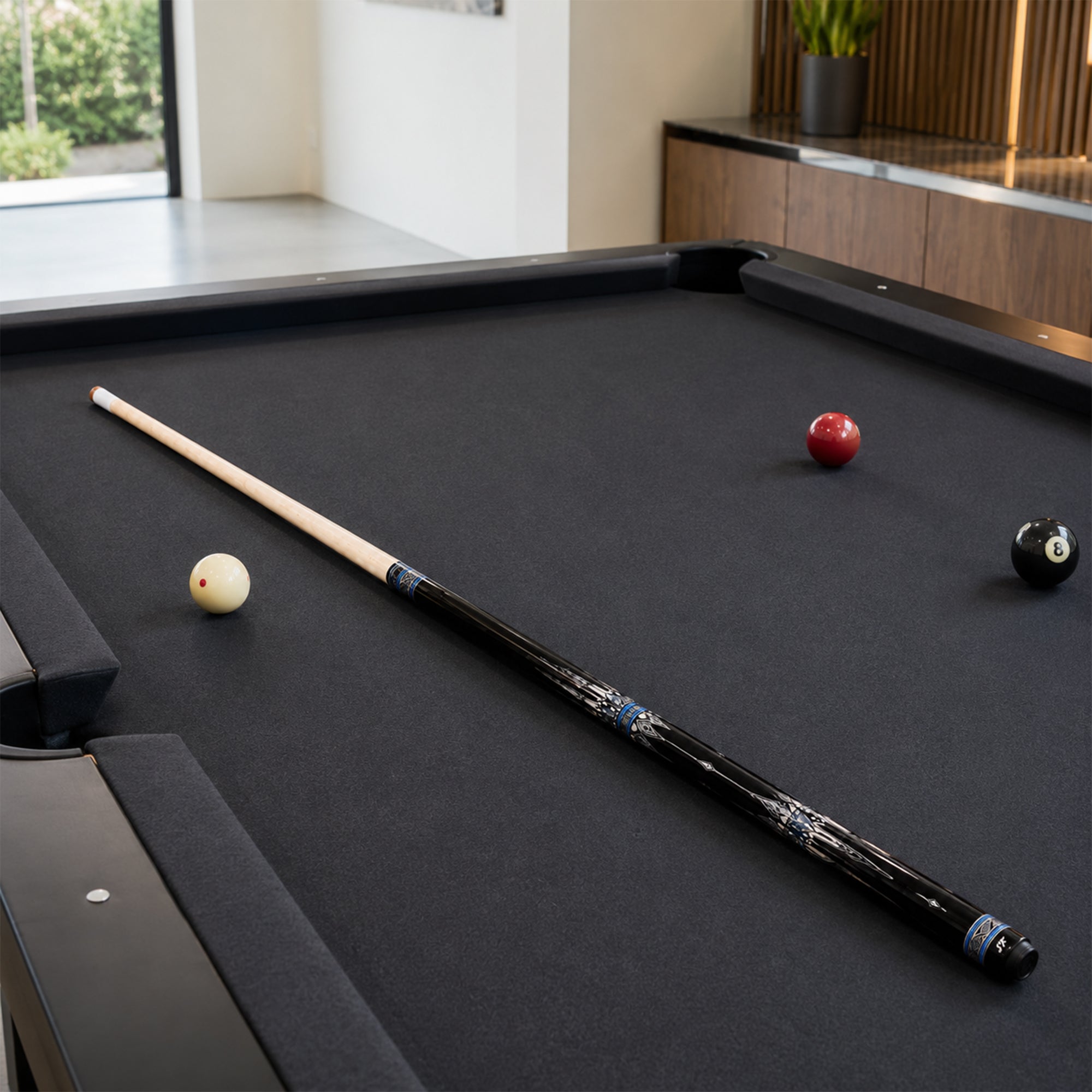 ARIX Carbon Fiber Cue Stick 12.5MM Tip 145CM 1/2 Split Precision Control Professional Billiard Pool Cue Durable Performance - Black
