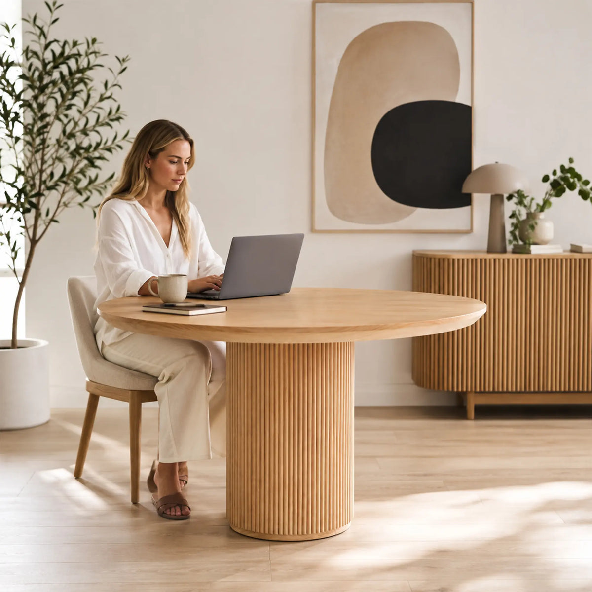 LIVARA Round Solid Wood Dining Table Natural Pine Wood Cylindrical Base 100/110cm for Dining Room Apartment Cafe