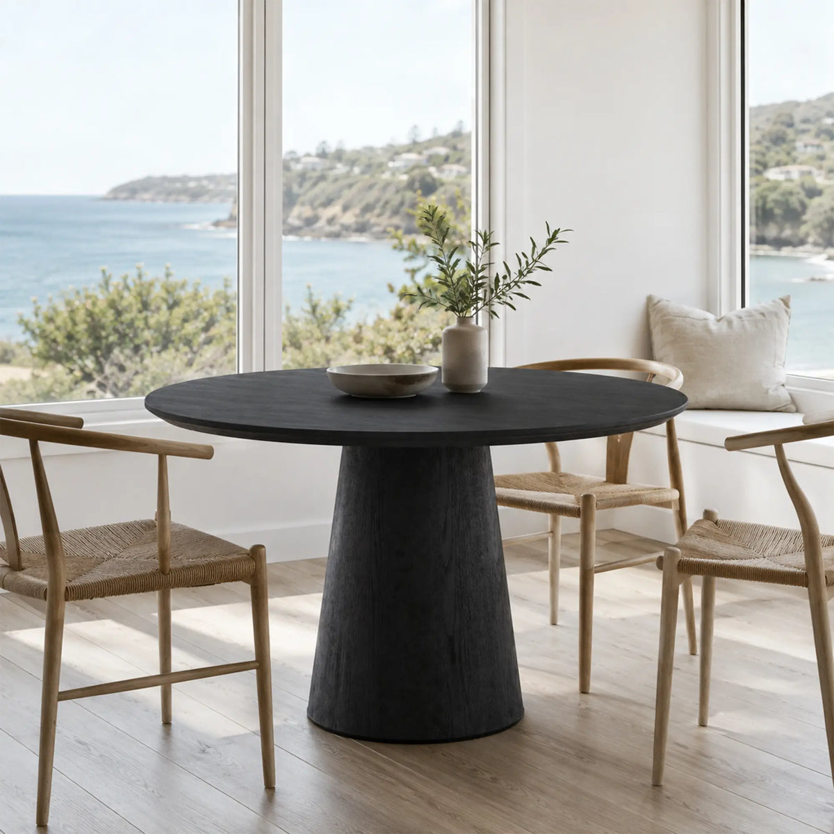 LIVARA Round Solid Wood Dining Table Natural Wood Grain Minimalist Design for Dining Room Apartment Lounge Space - Black