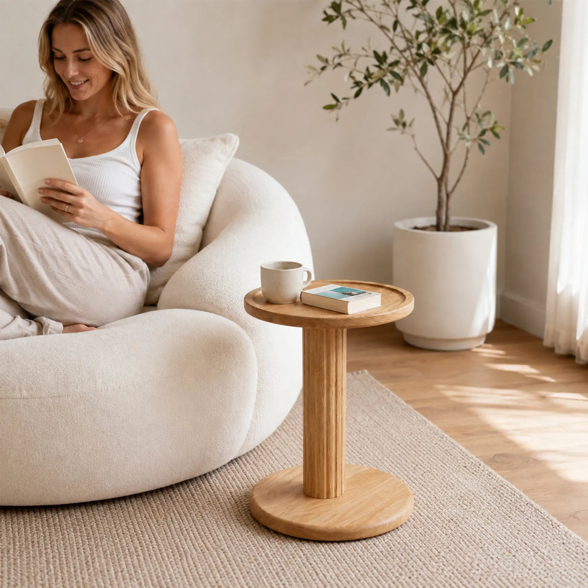 LIVARA Round Solid Wood Side Table FAS Grade North American Oak Pedestal Base for Sofa Bedside Balcony Reading Corner