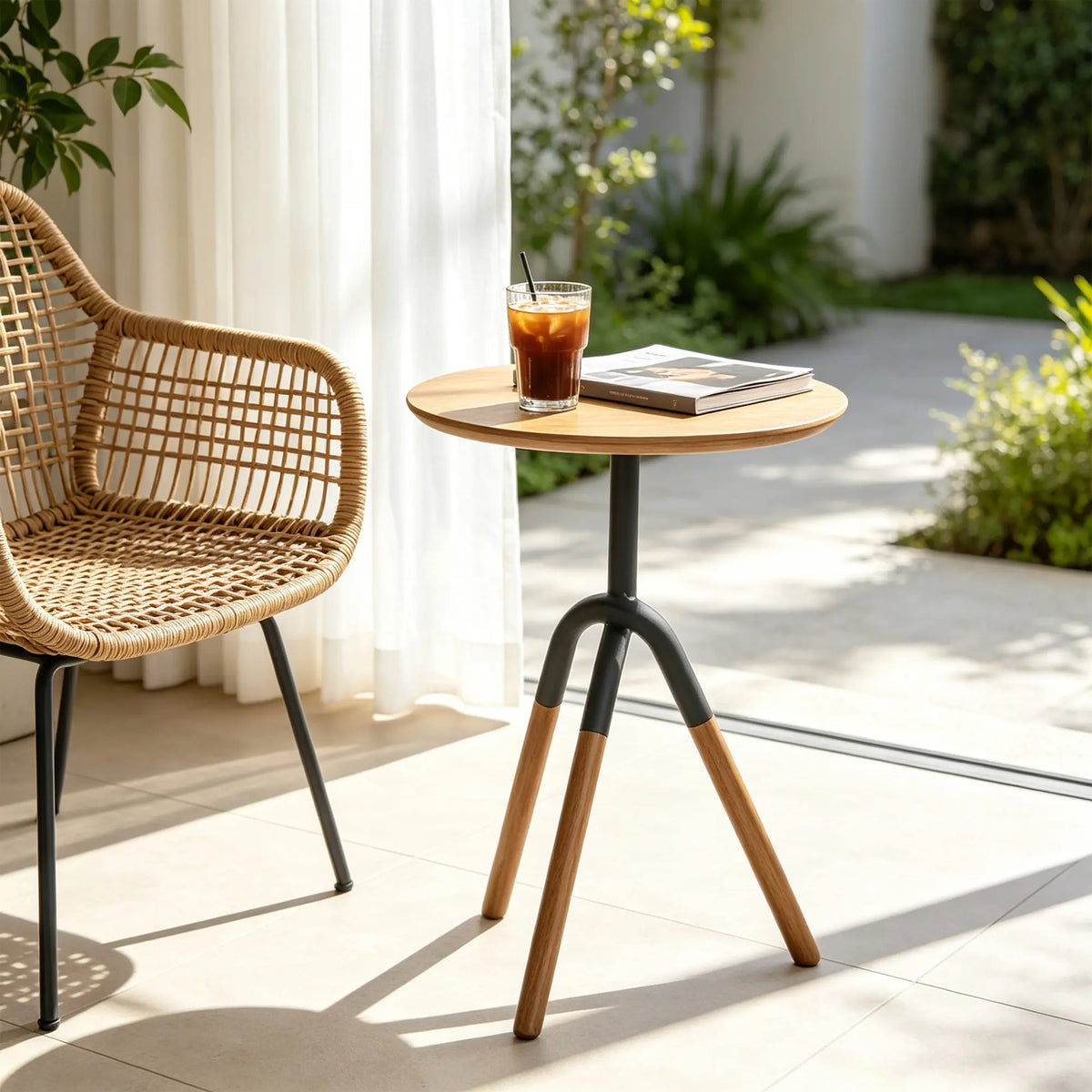 LIVARA Round Side Table with Solid Red Oak Wood Top & Sturdy Metal Tripod Base, 35/40cm Modern Accent Table for Living Room & Bedroom - Natural Oak