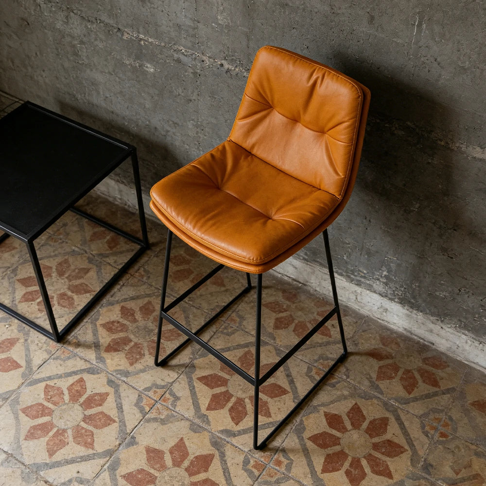 LIVARA Modern Bar Stool - PU Upholstered Ergonomic Padded Seat, Supportive Backrest, Stable Metal Legs, Kitchen & Bar Use, Seat Height 65cm - Orange