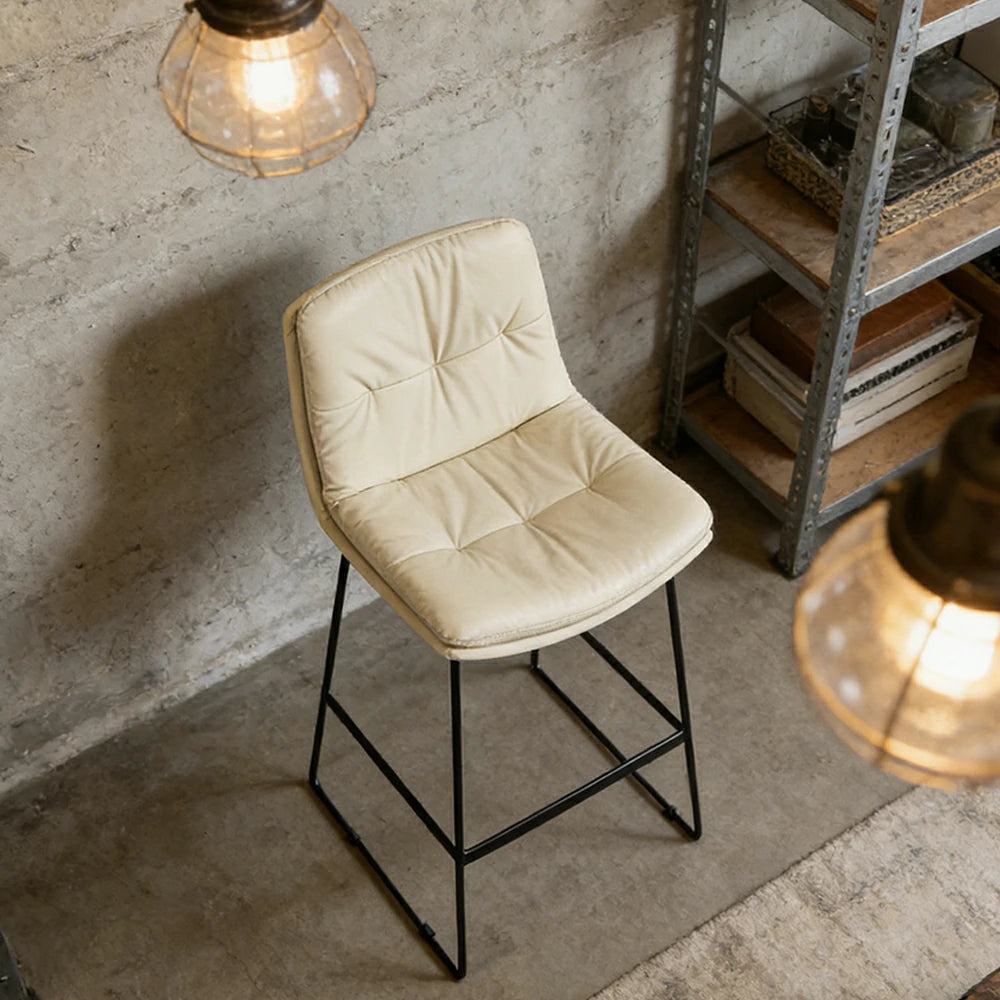 LIVARA Modern Bar Stool - PU Upholstered Ergonomic Padded Seat, Supportive Backrest, Stable Metal Legs, Kitchen & Bar Use, Seat Height 65cm - White