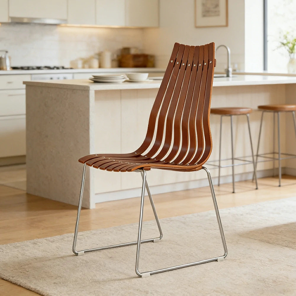 LIVARA Vintage Dining Chair - Curved Wooden Slat Seat with Metal Frame, Ergonomic Backrest, Stackable Design, Seat Height 44cm - Walnut Brown