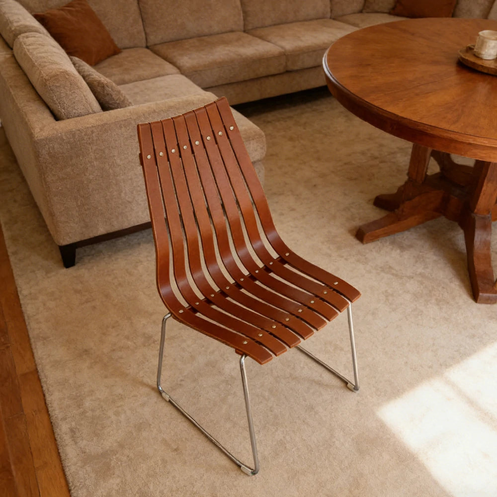 LIVARA Vintage Dining Chair - Curved Wooden Slat Seat with Metal Frame, Ergonomic Backrest, Stackable Design, Seat Height 44cm - Walnut Brown