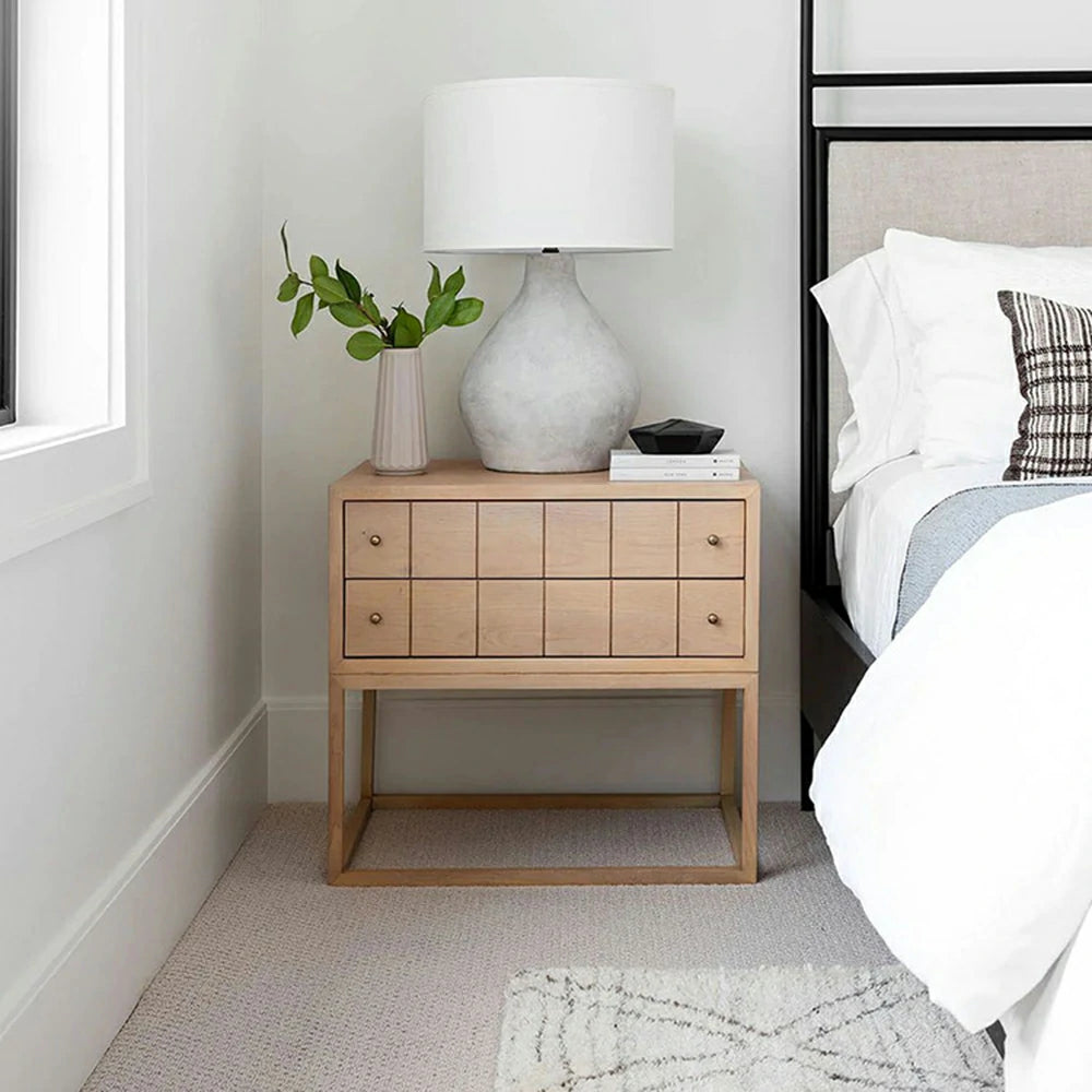 LIVARA Bedside Table - Oak Veneer Finish, Solid Oak Legs, 40cm Nightstand for Bedroom Storage - Oak