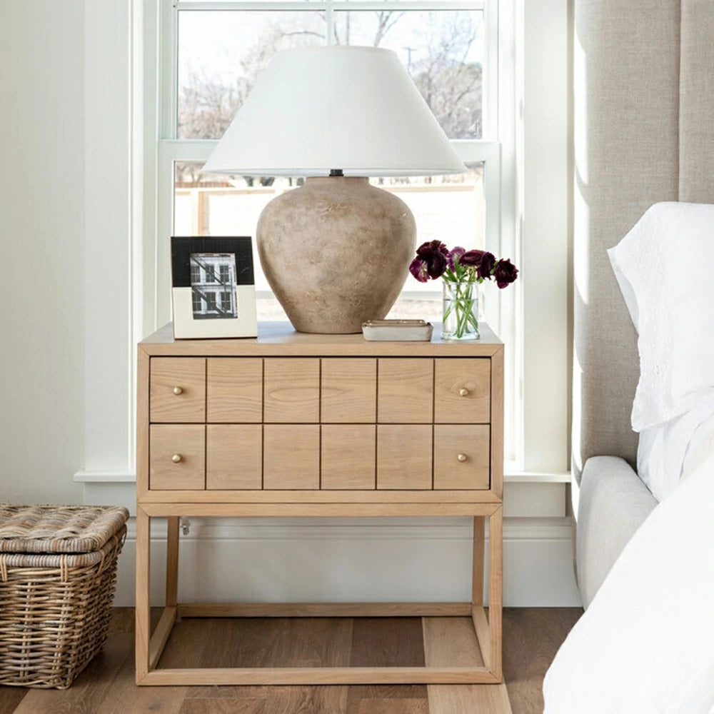 LIVARA Bedside Table - Oak Veneer Finish, Solid Oak Legs, 40cm Nightstand for Bedroom Storage - Oak