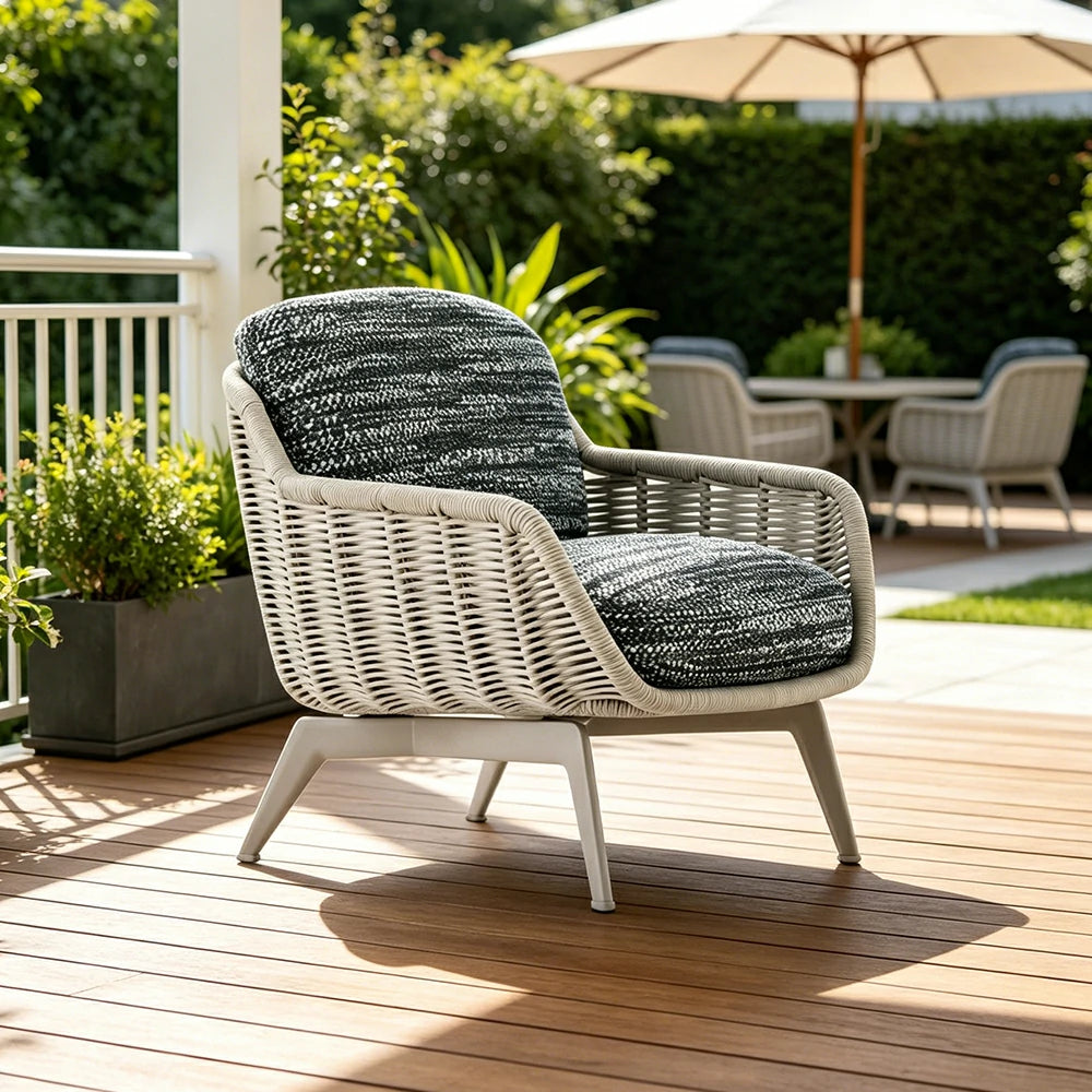 SOLARA Outdoor Rope Lounge Chair with Aluminium Legs and Cushioned Seat for Patio Garden - Light