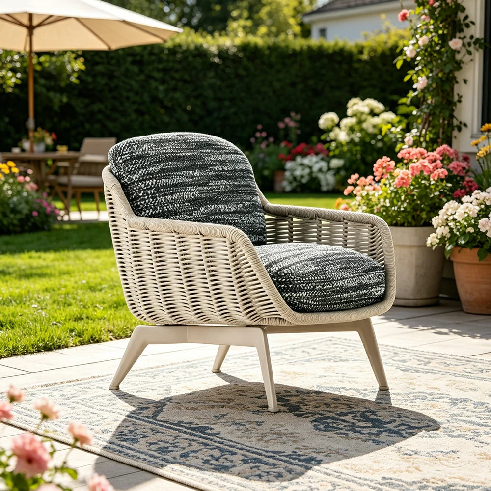 SOLARA Outdoor Rope Lounge Chair with Aluminium Legs and Cushioned Seat for Patio Garden - Light