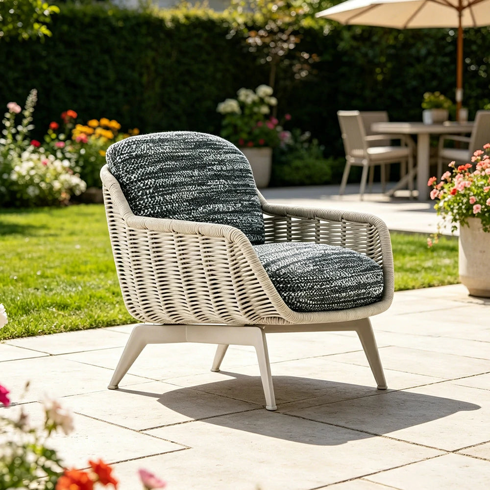 SOLARA Outdoor Rope Lounge Chair with Aluminium Legs and Cushioned Seat for Patio Garden - Light