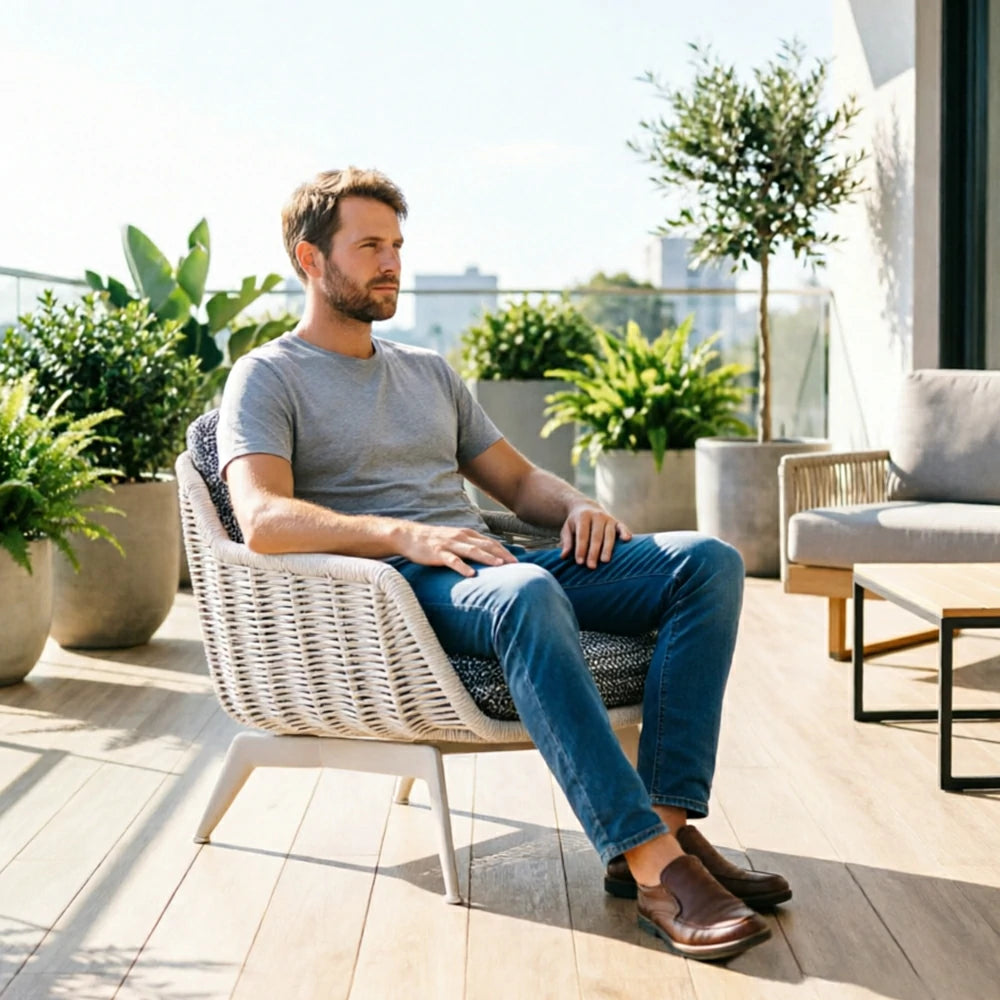 SOLARA Outdoor Rope Lounge Chair with Aluminium Legs and Cushioned Seat for Patio Garden - Light